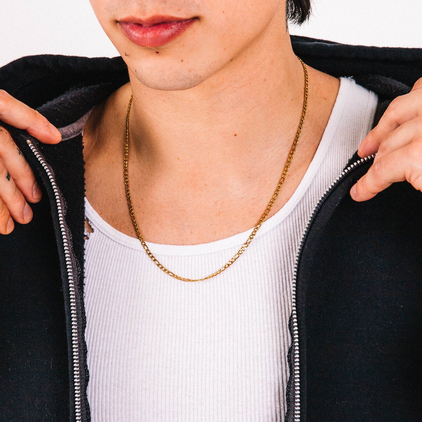 Blade Gold Chain Detail