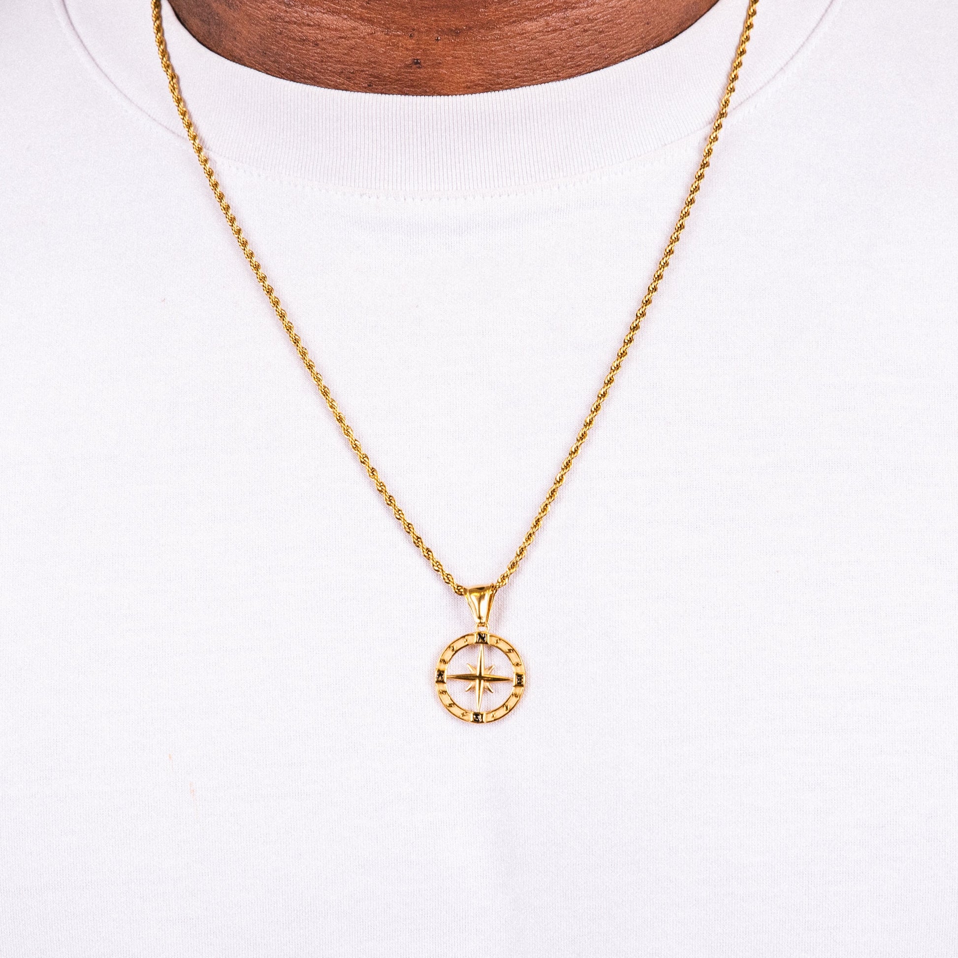 Navius Gold Pendant Detail 3