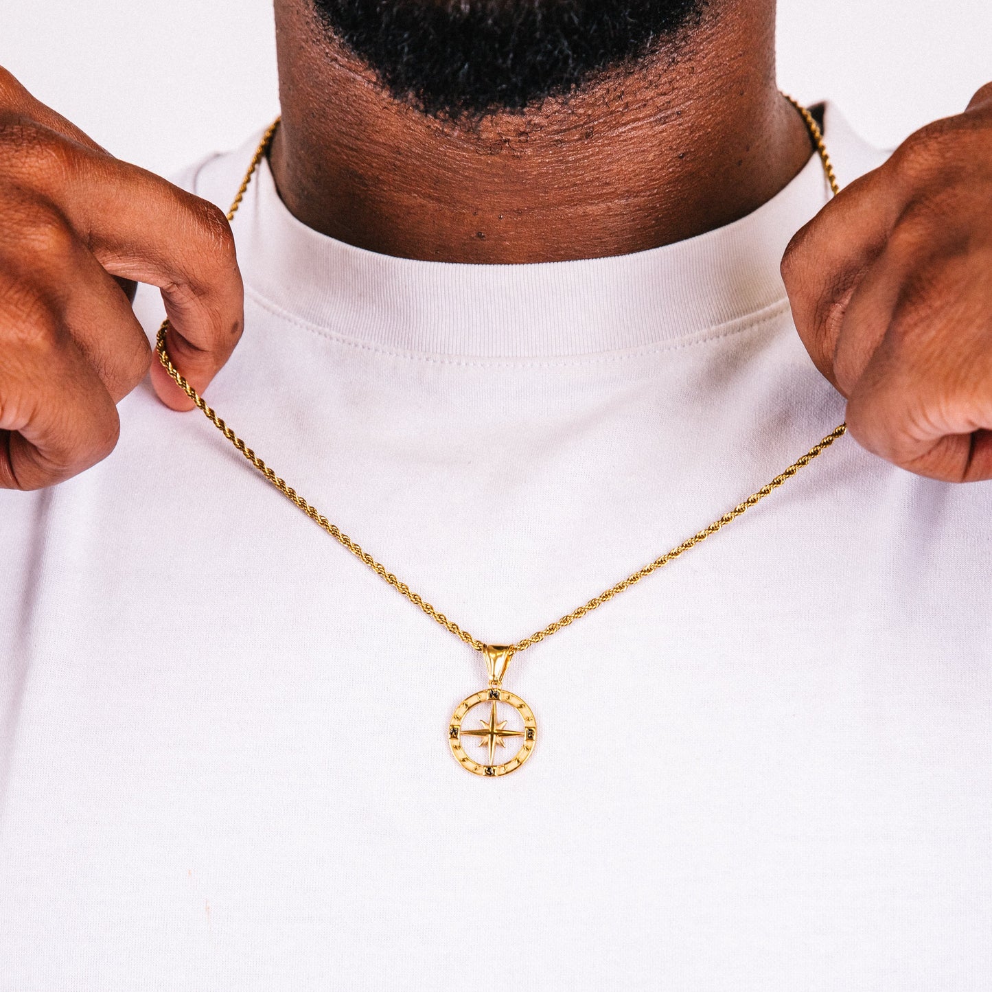 Navius Gold Pendant Detail 2