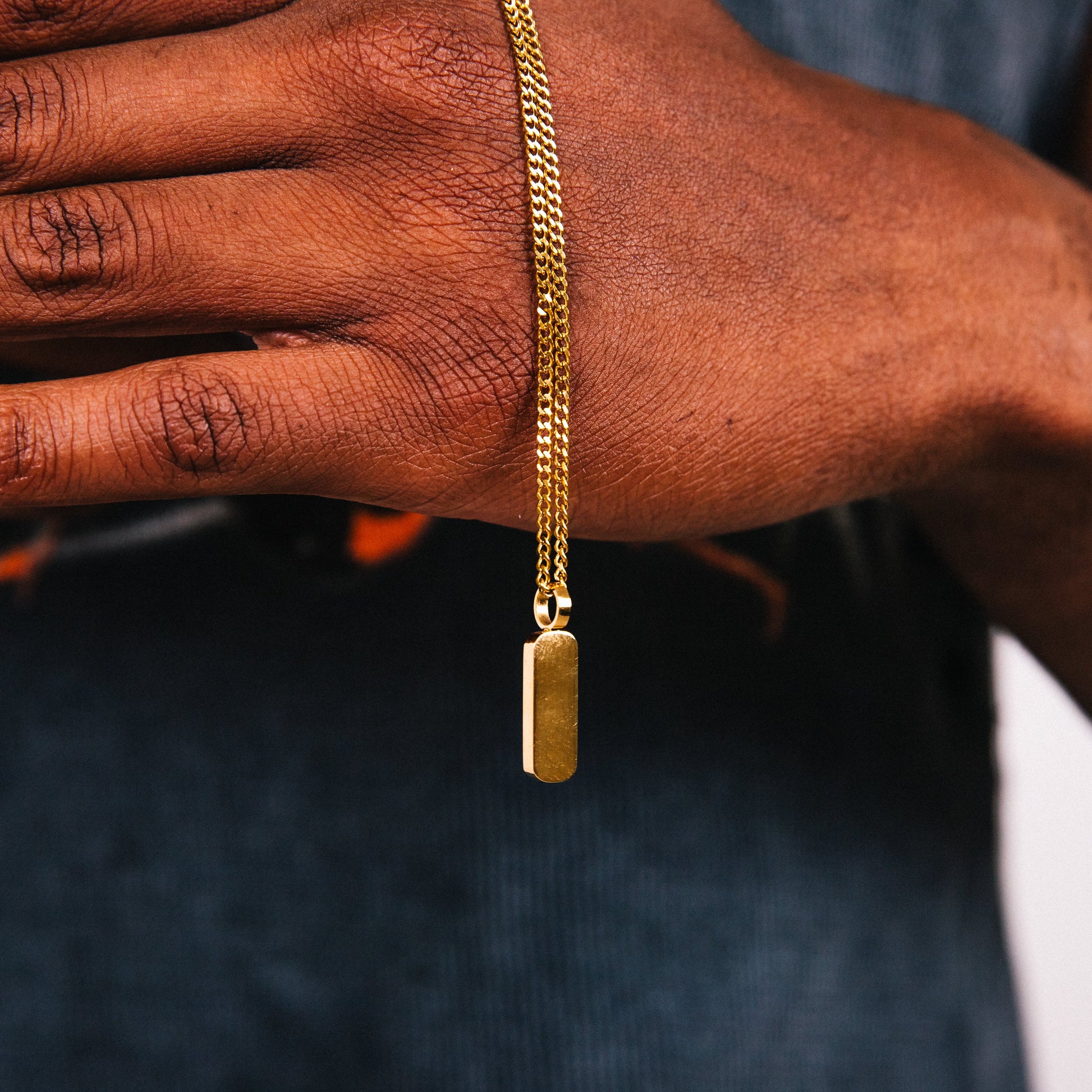 Axis Gold Pendant Detail