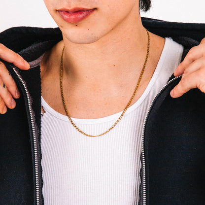 Blade Gold Chain Detail