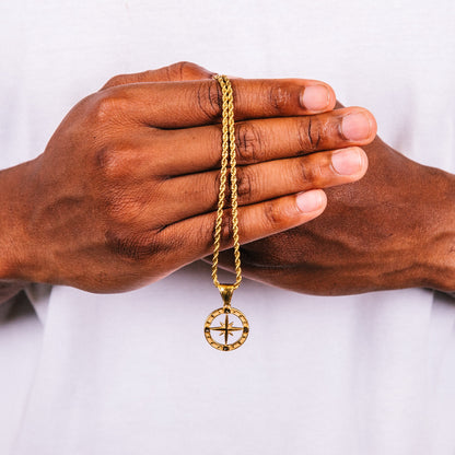 Navius Gold Pendant Detail